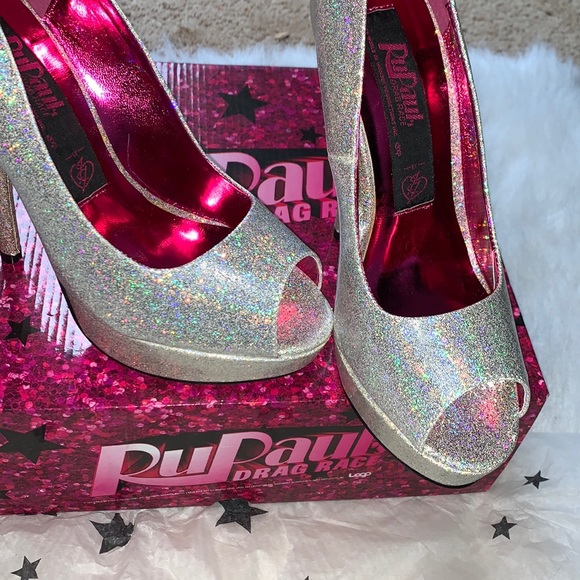 🔥 Iron Fist disco peep toe heels Silver 6 NIB - Picture 2 of 7